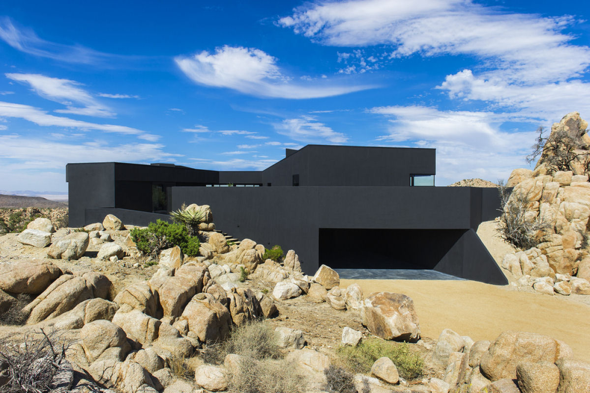 Black Desert House contrasta incrivelmente com o deserto de Mojave 02