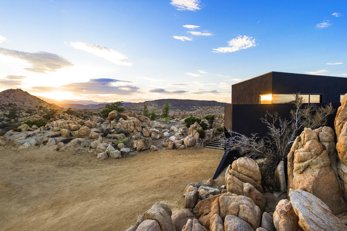Black Desert House contrasta incrivelmente com o deserto de Mojave 16