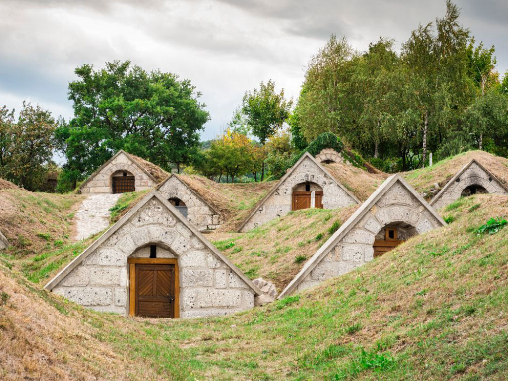 As adegas de Hercegkút que mais se parecem a casinhas de Hobbit, na Hungria 03