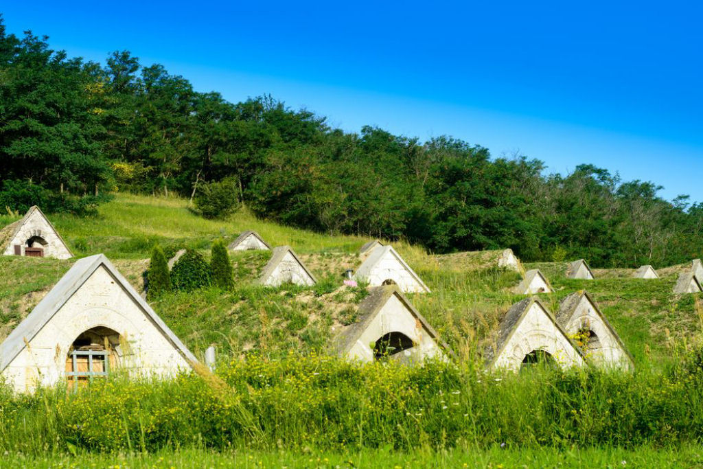 As adegas de Hercegkút que mais se parecem a casinhas de Hobbit, na Hungria 05