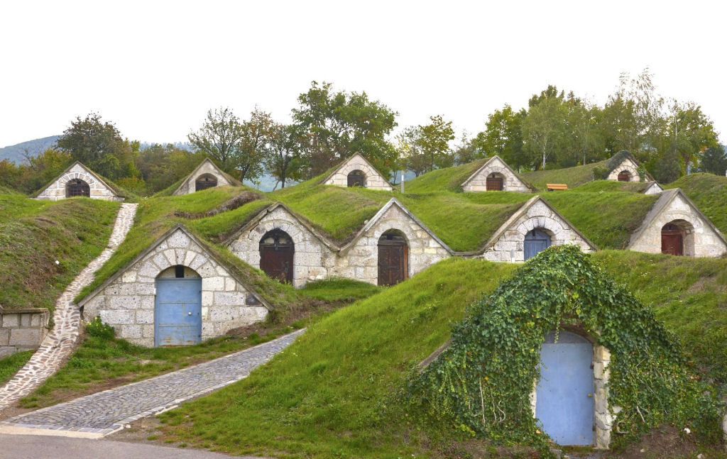 As adegas de Hercegkút que mais se parecem a casinhas de Hobbit, na Hungria 07