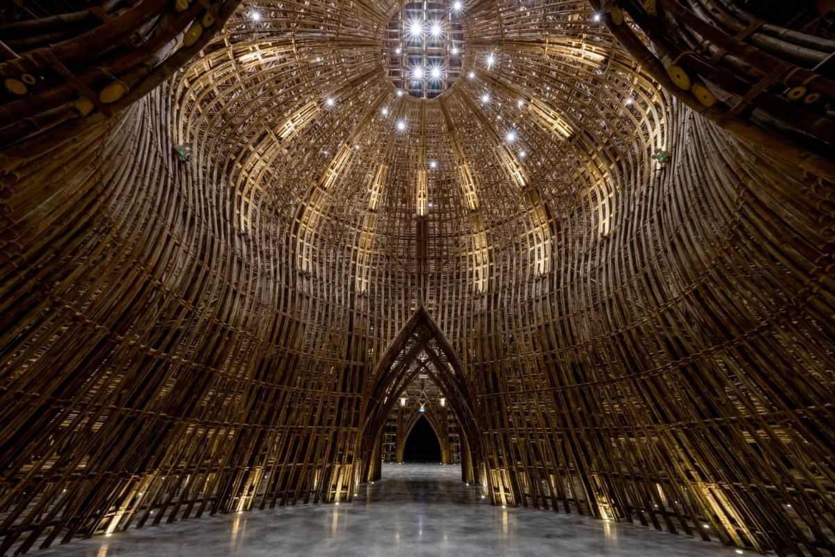 Centro de boas-vindas iluminado no Vietnã foi construído com 42.000 colmos de bambu 05