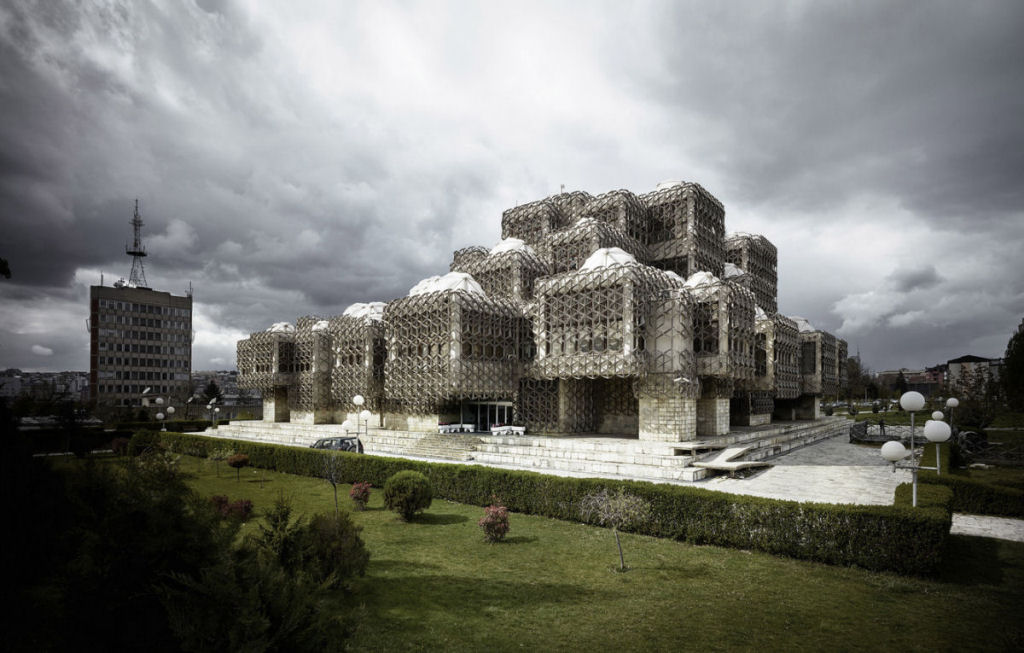 Relquias do brutalismo arquitetnico da Iugoslvia encantam s novas geraes 01