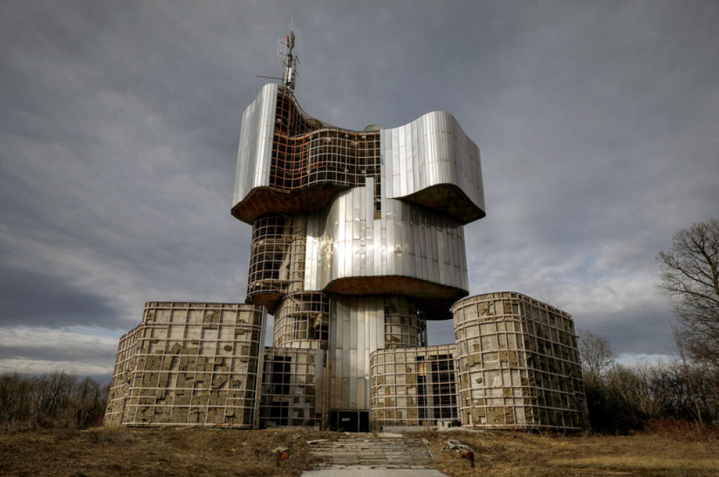Relquias do brutalismo arquitetnico da Iugoslvia encantam s novas geraes 02