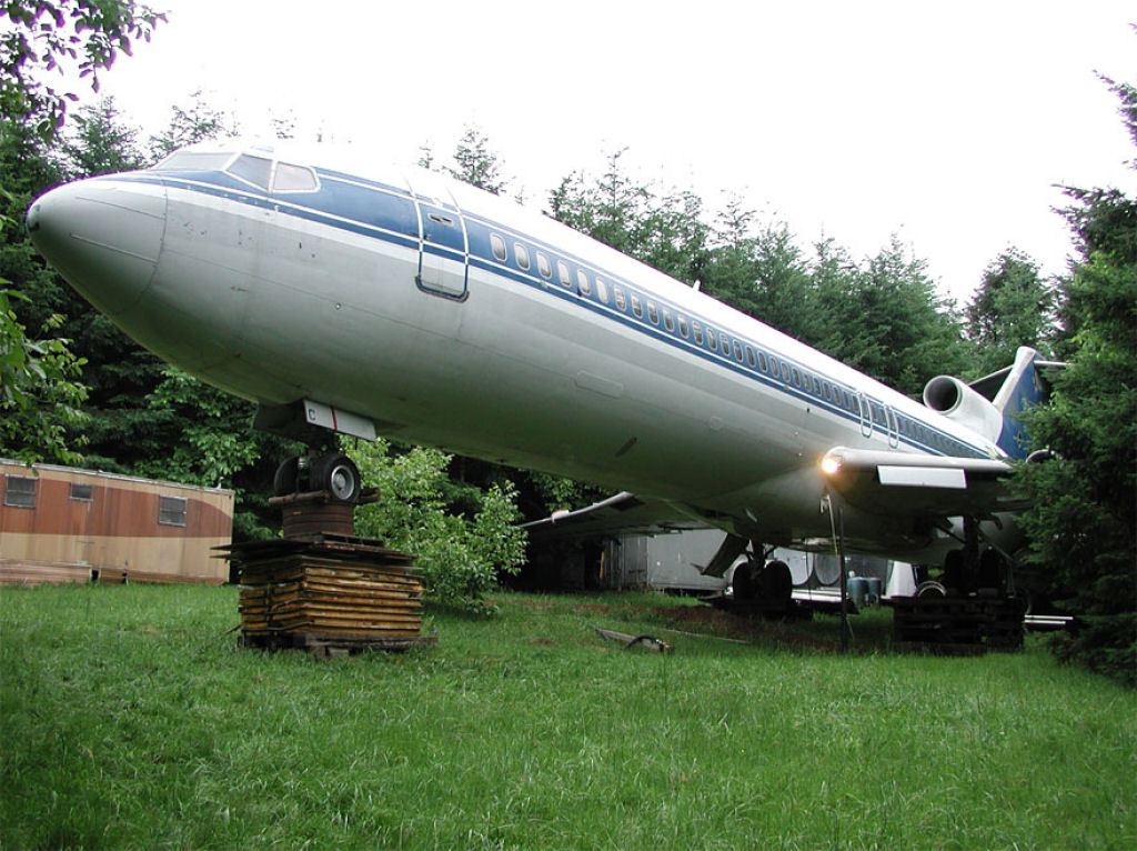 Engenheiro transforma Boeing 727 aposentado em sua casa 01