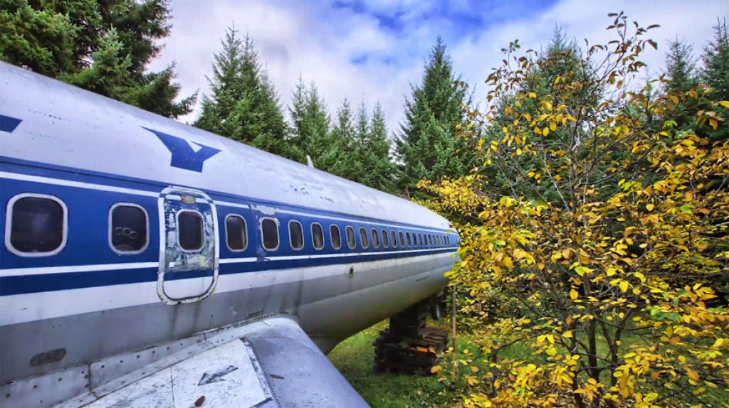 Engenheiro transforma Boeing 727 aposentado em sua casa 02