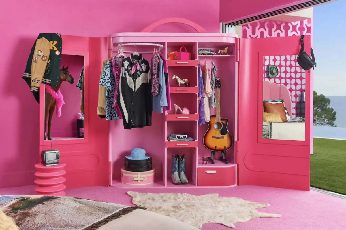 Voc pode reservar a Malibu DreamHouse da Barbie no Airbnb... de graa