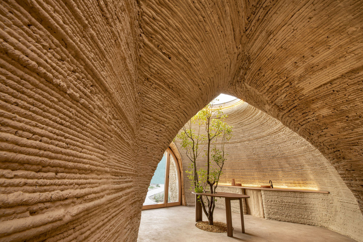 350 camadas de argila formam uma casa de baixa pegada de carbono feita por meio de impressão 3D 04
