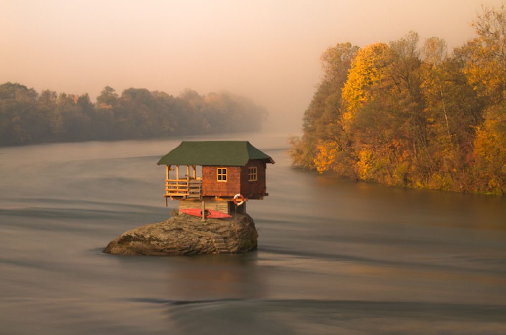 Vou morar sozinho - A casa construda no meio de um rio