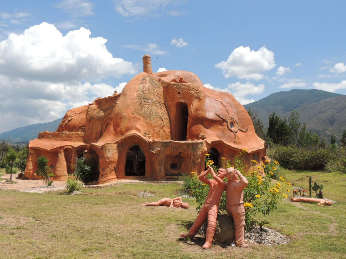 A casa dos Flintstones na Colômbia é feita inteiramente de argila 01