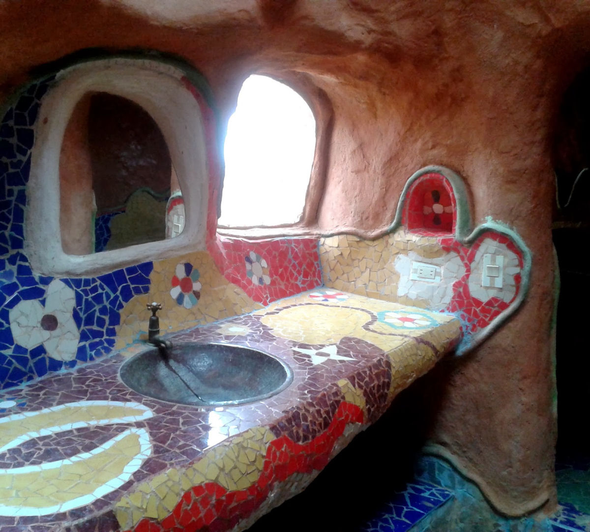 A casa dos Flintstones na Colômbia é feita inteiramente de argila 16