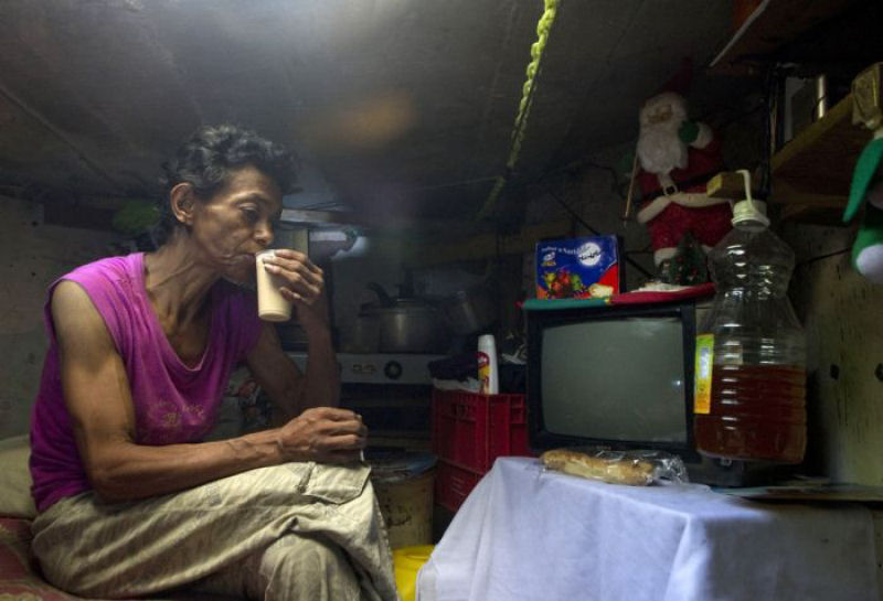 Casal colombiano vive em um bueiro há 22 anos 03