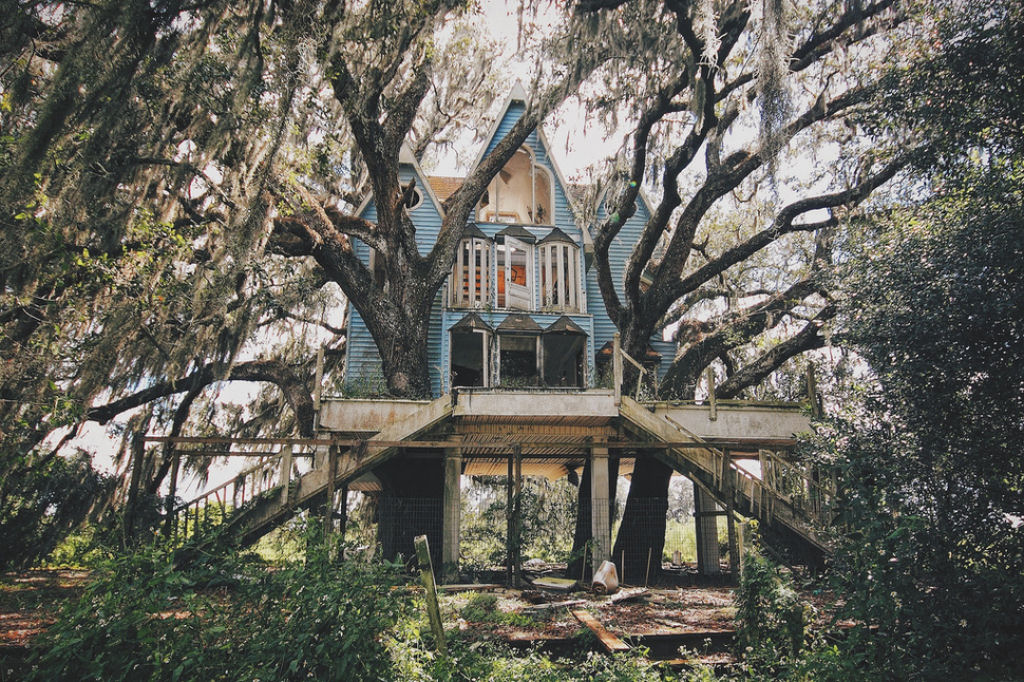 A beleza melanclica de casas abandonadas ao redor do mundo 05