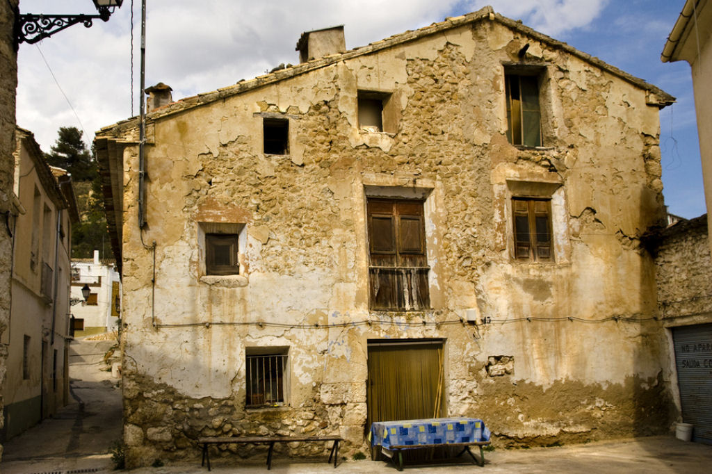 A beleza melanclica de casas abandonadas ao redor do mundo 39