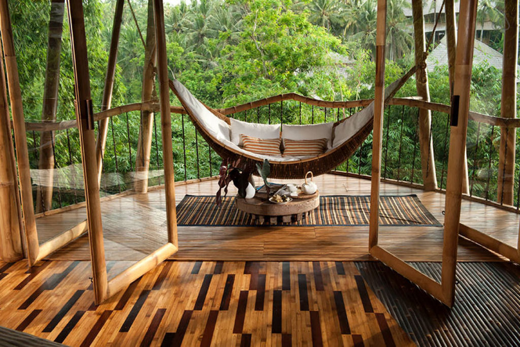 Deixou uma carreira bem sucedida para construir casas sustentveis de bamb em Bali 06