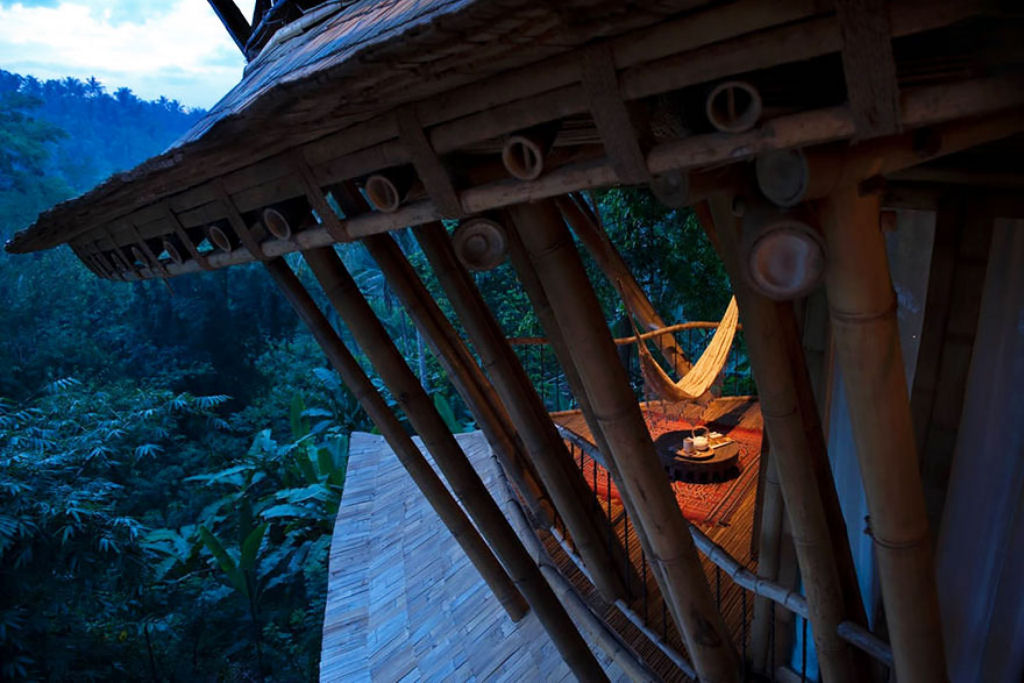 Deixou uma carreira bem sucedida para construir casas sustentveis de bamb em Bali 11