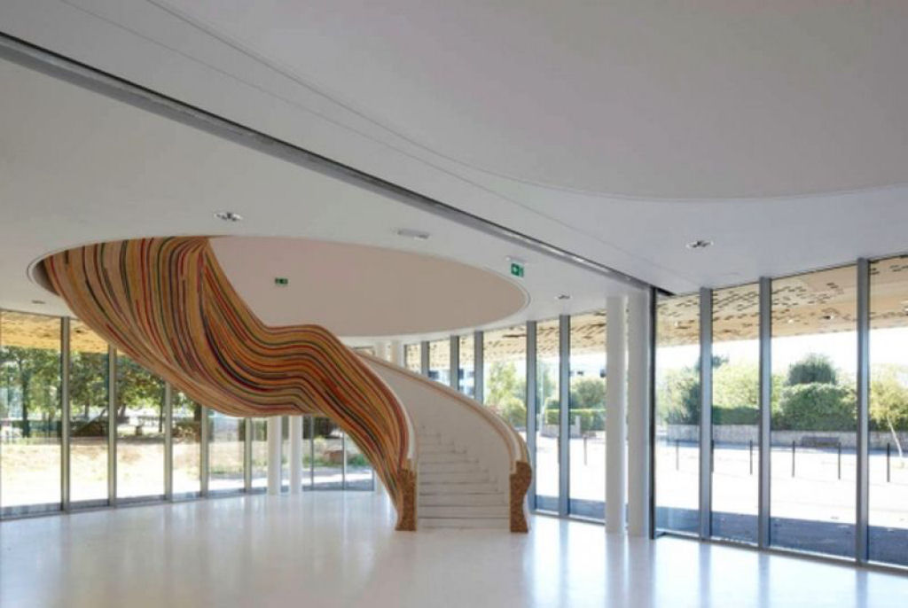 Mais de 50 designs de escadas inspiradoras para interiores de casas modernas 14