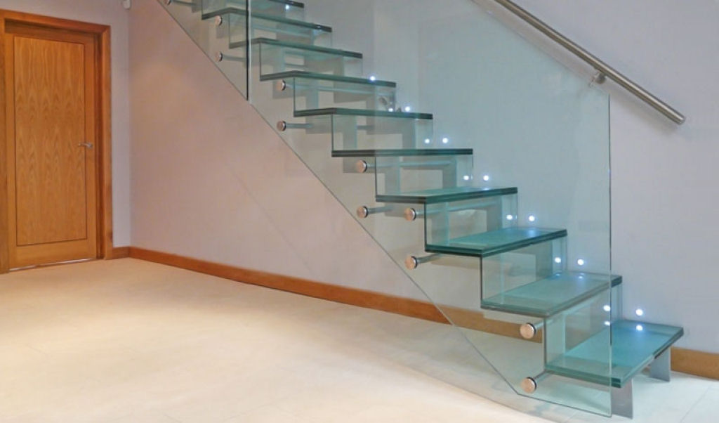 Mais de 50 designs de escadas inspiradoras para interiores de casas modernas 29