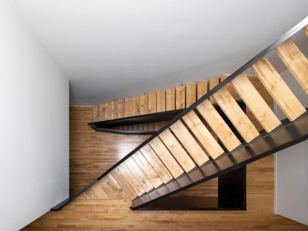 Mais de 50 designs de escadas inspiradoras para interiores de casas modernas 36