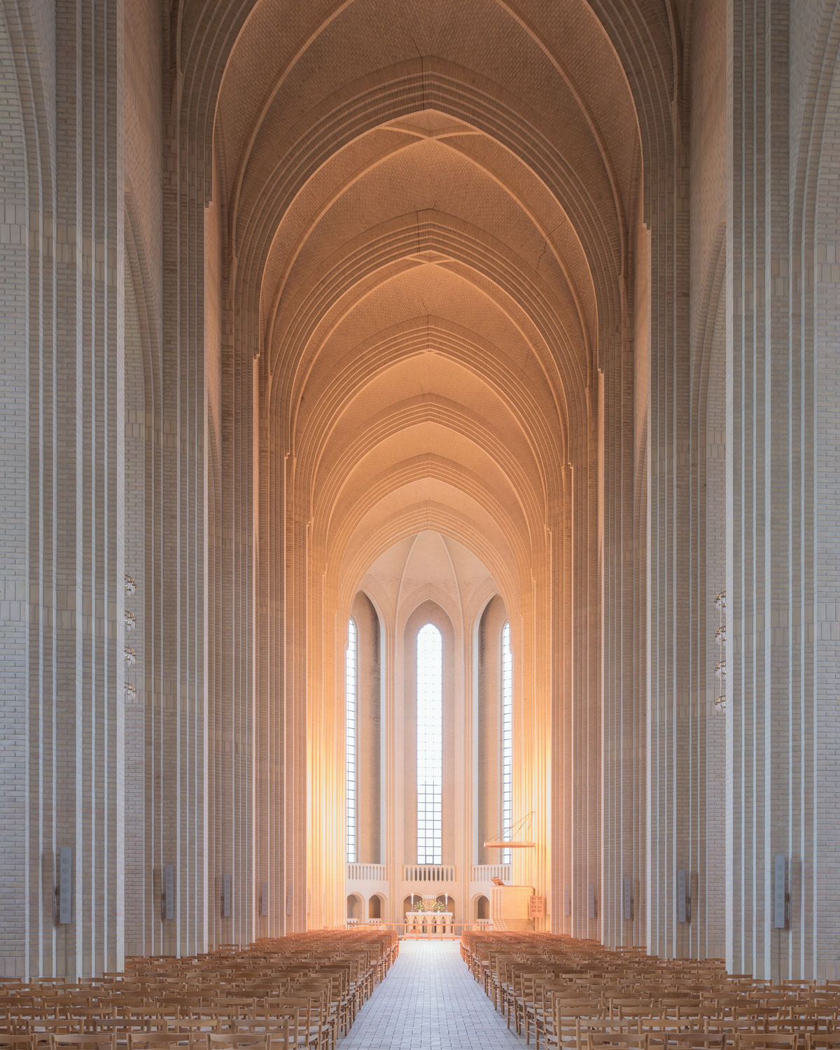 Fotos espetaculares da rara Igreja Expressionista de Copenhague 01