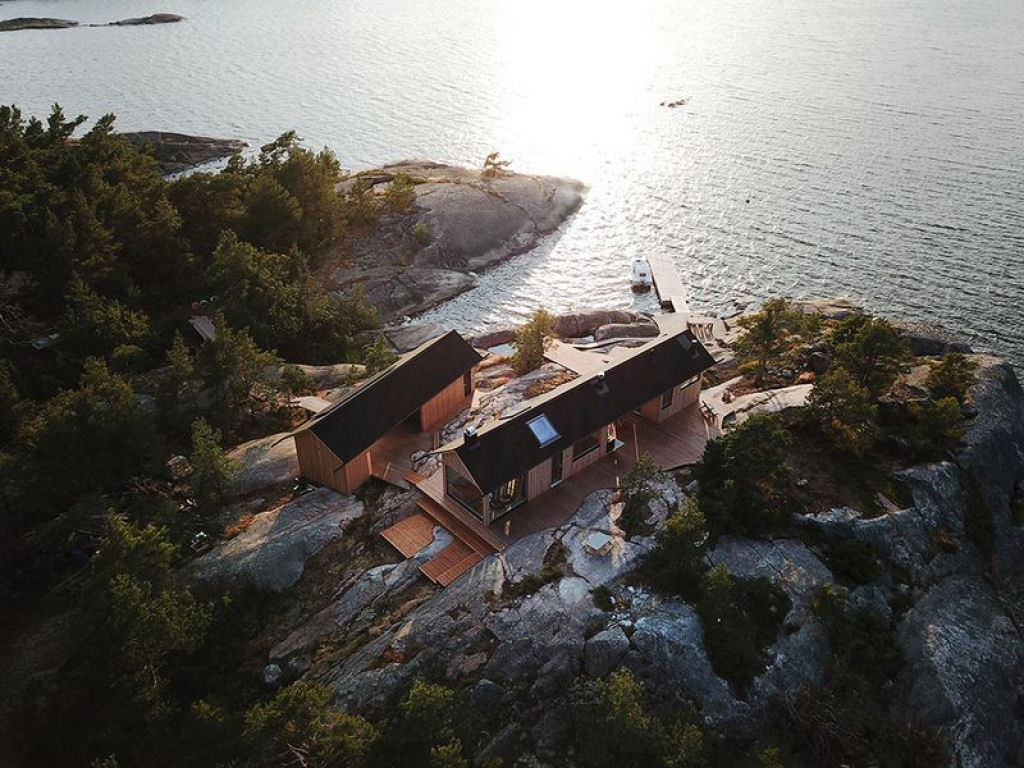 Casal aluga uma ilha desabitada encontrada no Google Maps por 12.500 reais por dia
