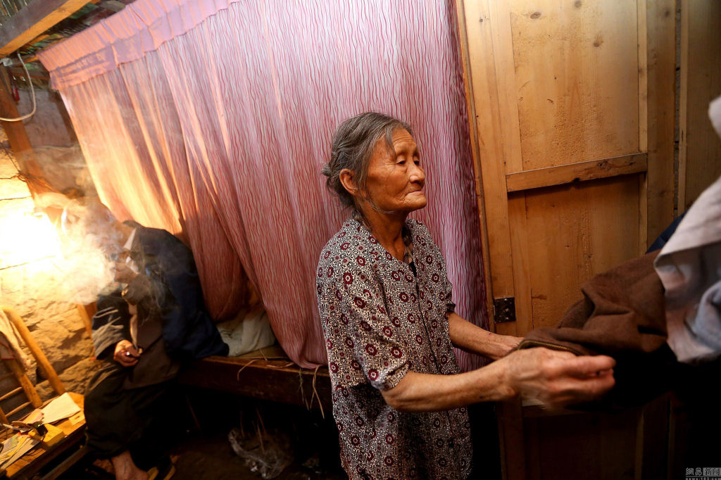 Casal de chineses vive em uma caverna h 54 anos 03