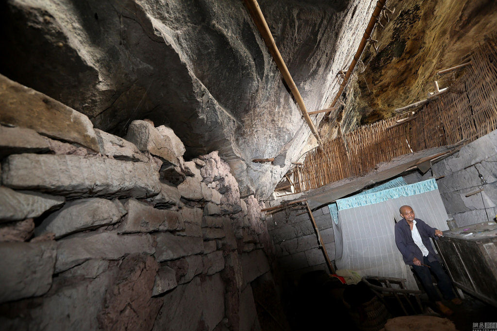 Casal de chineses vive em uma caverna h 54 anos 04