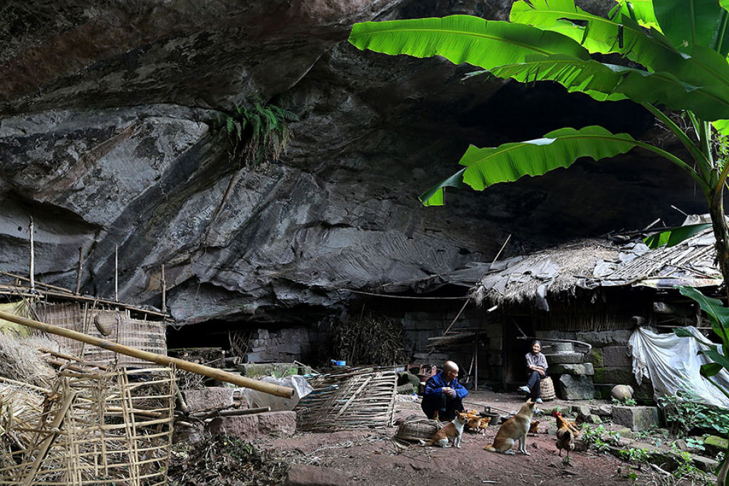 Casal de chineses vive em uma caverna h 54 anos 10