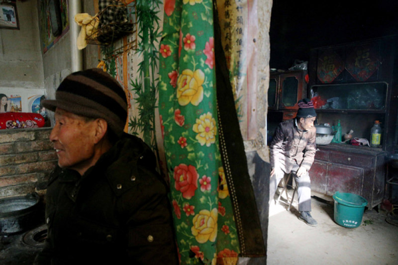 Exorável casal chinês cuidou de uma pessoa sem-teto por mais de três décadas 07