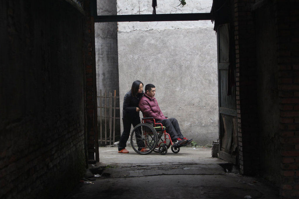 O acordo de amor de 3 anos: jovem chinesa deve deixar o namorado se ele não voltar a andar