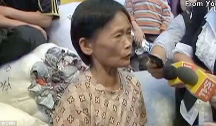 Premiam a mulher que auxiliou a garota atropelada na China