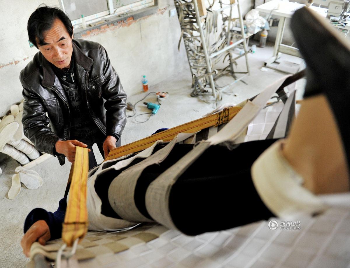 Agricultor chins inventa cama de remoo de pedra nos rins para sua esposa