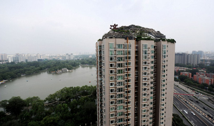 Empresrio excntrico constri casa serrana no topo de um prdio em Beijing 03