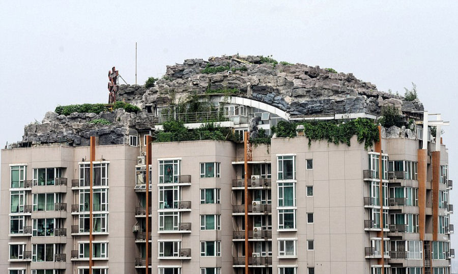 Empresrio excntrico constri casa serrana no topo de um prdio em Beijing 05