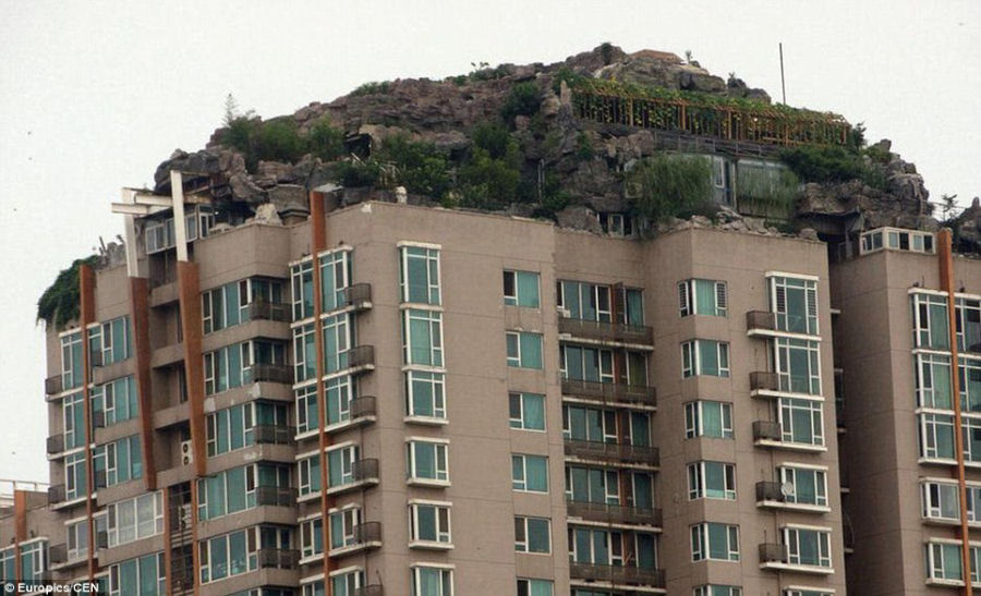 Empresrio excntrico constri casa serrana no topo de um prdio em Beijing 08