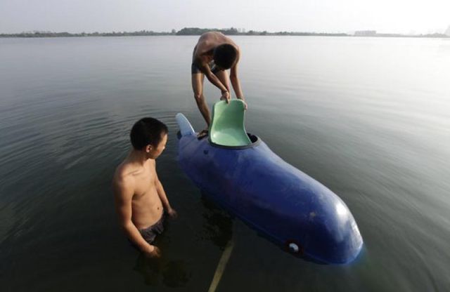 Chinês constrói mini-submarino 08