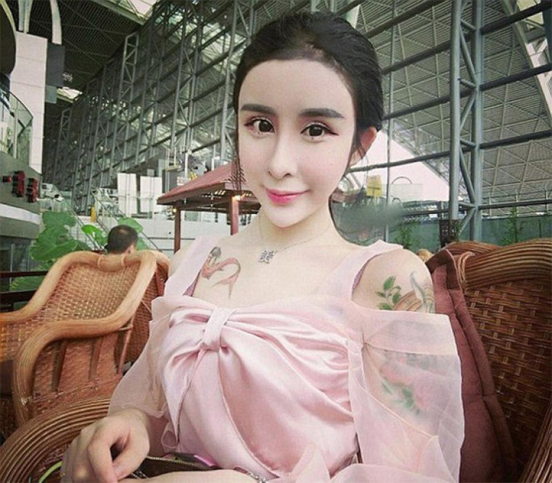 Uma adolescente chinesa recorre à cirurgia estética extrema por amor 12