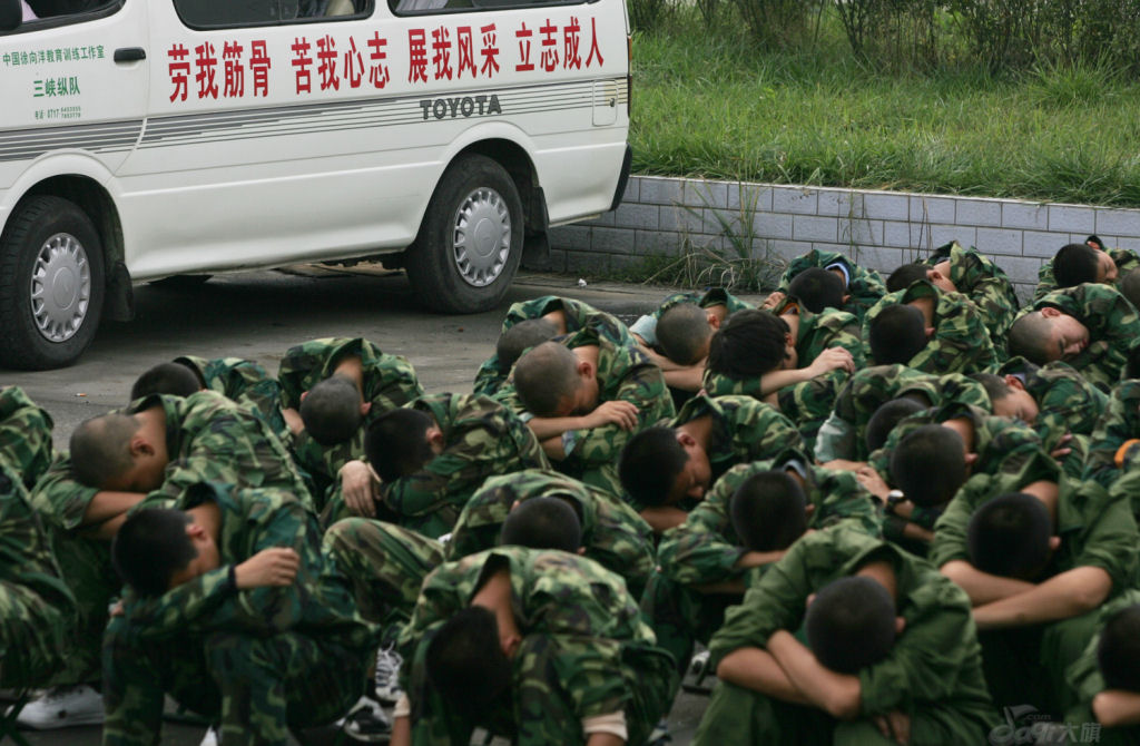 Escola correcional chinesa reabilita crianas a partir dos oito anos com marcha de 1.000 km por todo o Pas 03