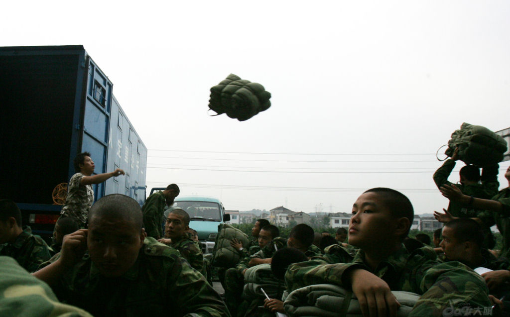 Escola correcional chinesa reabilita crianas a partir dos oito anos com marcha de 1.000 km por todo o Pas 06