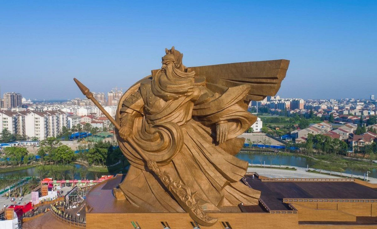 Inaugurada uma pica esttua de um Deus da Guerra na China 04