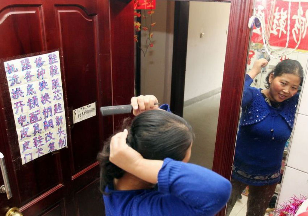 Família chinesa transforma banheiro em lar aconchegante 04
