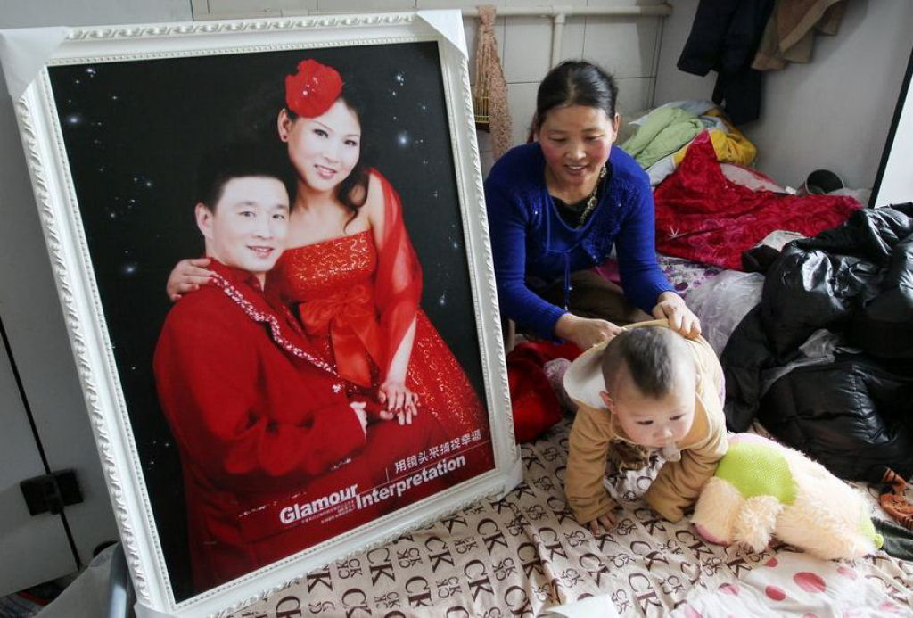 Família chinesa transforma banheiro em lar aconchegante 07
