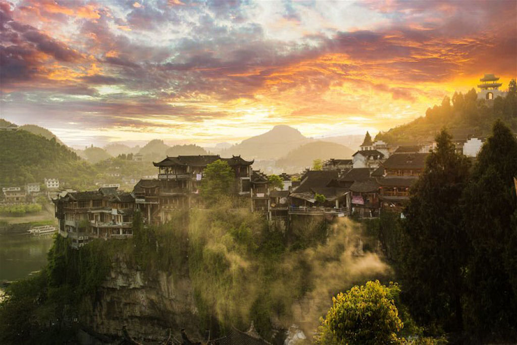 A vila das cachoeiras, na China, parece diretamente sacada de um filme de fantasia