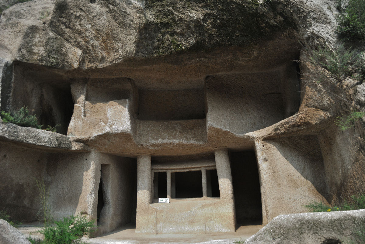 As misteriosas grutas de Guyaju, o maior conjunto de moradias talhadas na rocha da China