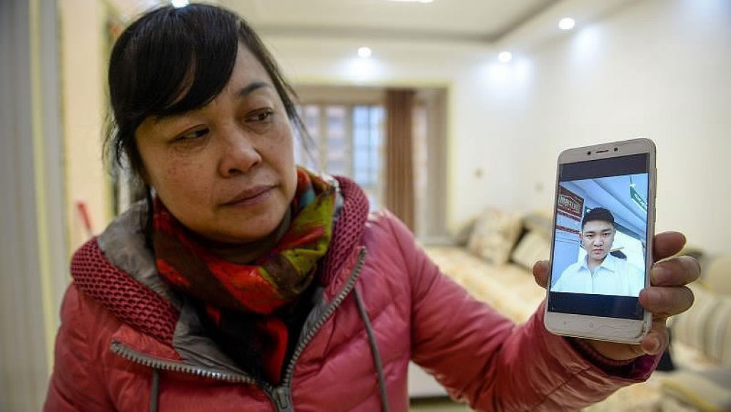 Chinesa confessa que seu filho de 27 anos foi sequestrado quando ela trabalhava como bab