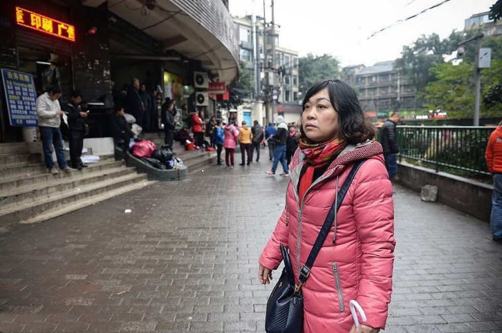 Chinesa confessa que seu filho de 27 anos foi sequestrado quando ela trabalhava como bab