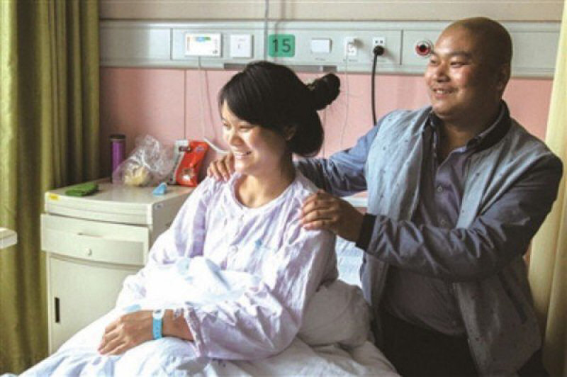 Chinesa interrompe sua gravidez para salvar a vida do irmão