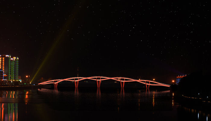 Ponte vermelha em duplo hélix na China 02