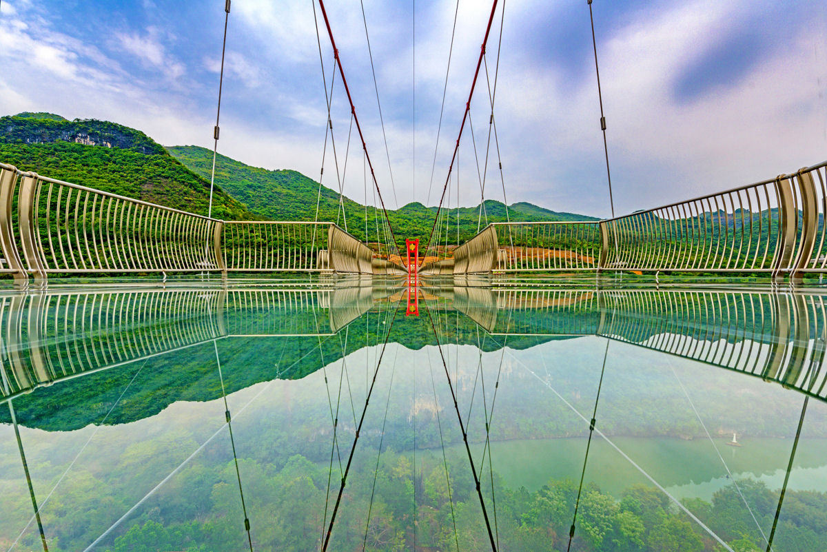 A ponte com fundo de vidro mais longa do mundo foi inaugurada na China 11