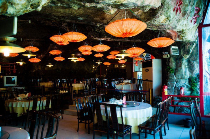 Fangweng, o restaurante dependurado em um penhasco na China 06